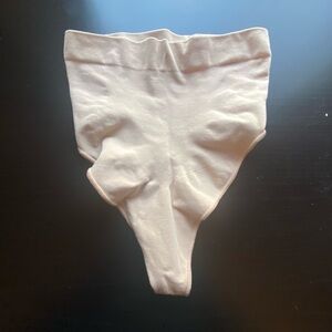 Skims mid waist seamless sculpt thong